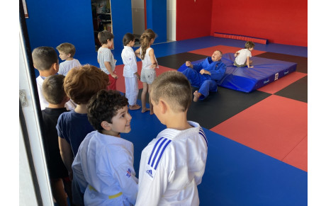 PREMIER COURS DE REPRISE MINI- POUSSINS :   Plus d’essais que de retours !!!
